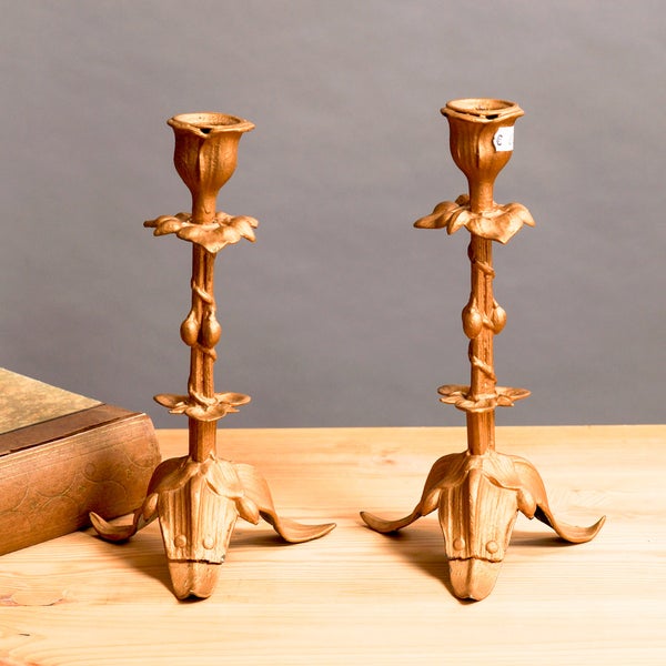 Vanha kynttil&auml;jalka pari