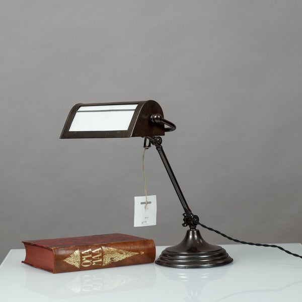 Pankkiirivalaisin 1930-luvulta