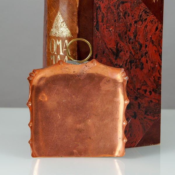 Jugend-p&ouml;yt&auml;rikkalapio, kuparia ja messinki&auml;