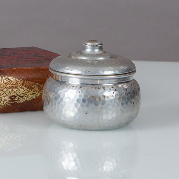 Tupakkarasia, Strengberg