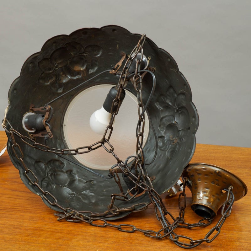 Jugend kattovalaisin, pakotettu ja patinoitu kupari