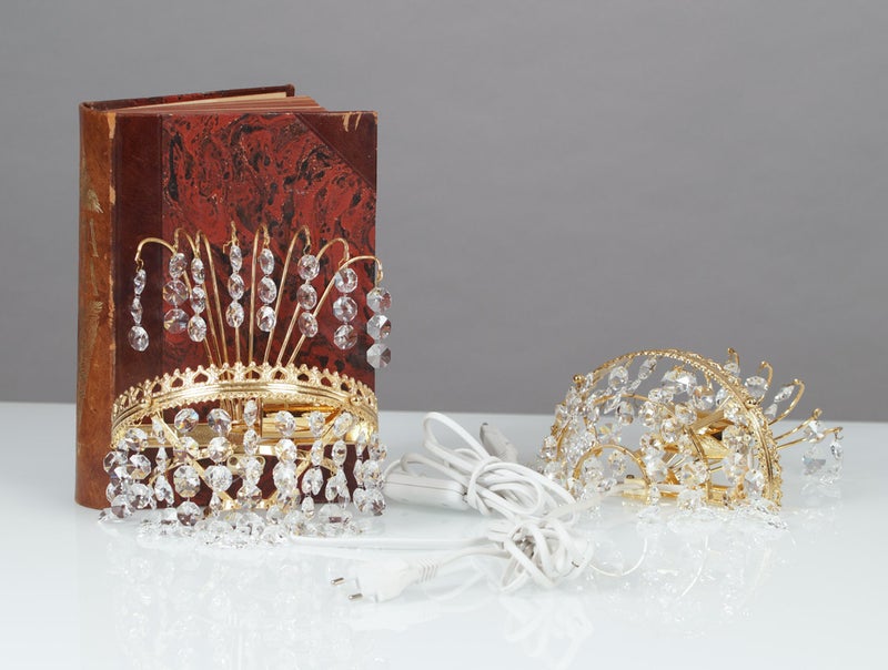 Kristallilampettipari 1960-luvulta &ndash; kullattua messinki&auml;