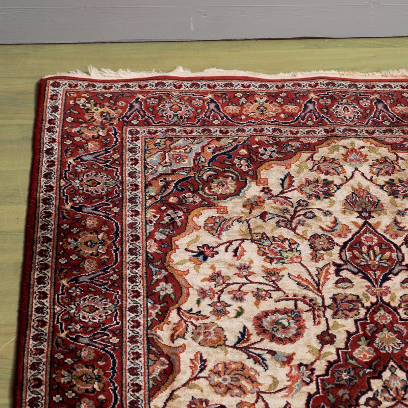 Vintage Tabriz &ndash; it&auml;mainen k&auml;sinsolmittu villamatto