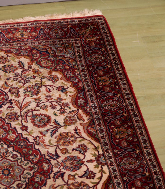 Vintage Tabriz &ndash; it&auml;mainen k&auml;sinsolmittu villamatto