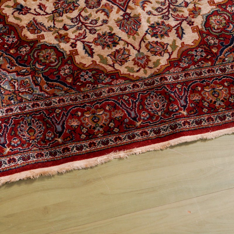 Vintage Tabriz &ndash; it&auml;mainen k&auml;sinsolmittu villamatto