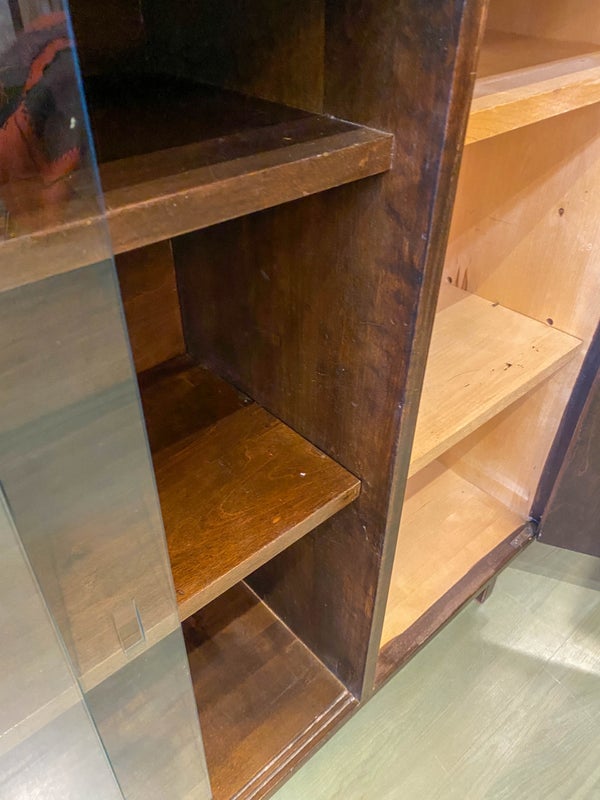 Funkkis kirjakaappi 1940-luvulta &ndash; Asko