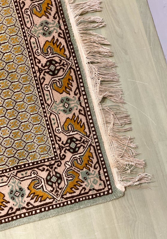K&auml;sinsolmittu villamatto Tunisia 138 x 72 cm &ndash; vintage 1987