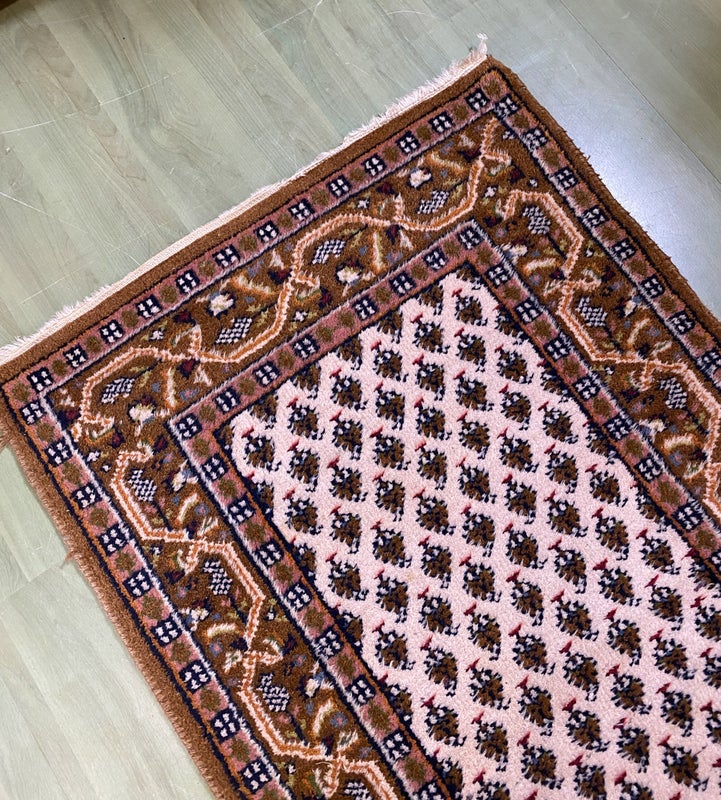 Vanha k&auml;sinsolmittu Mir Sarouk -matto 139 x 71 cm