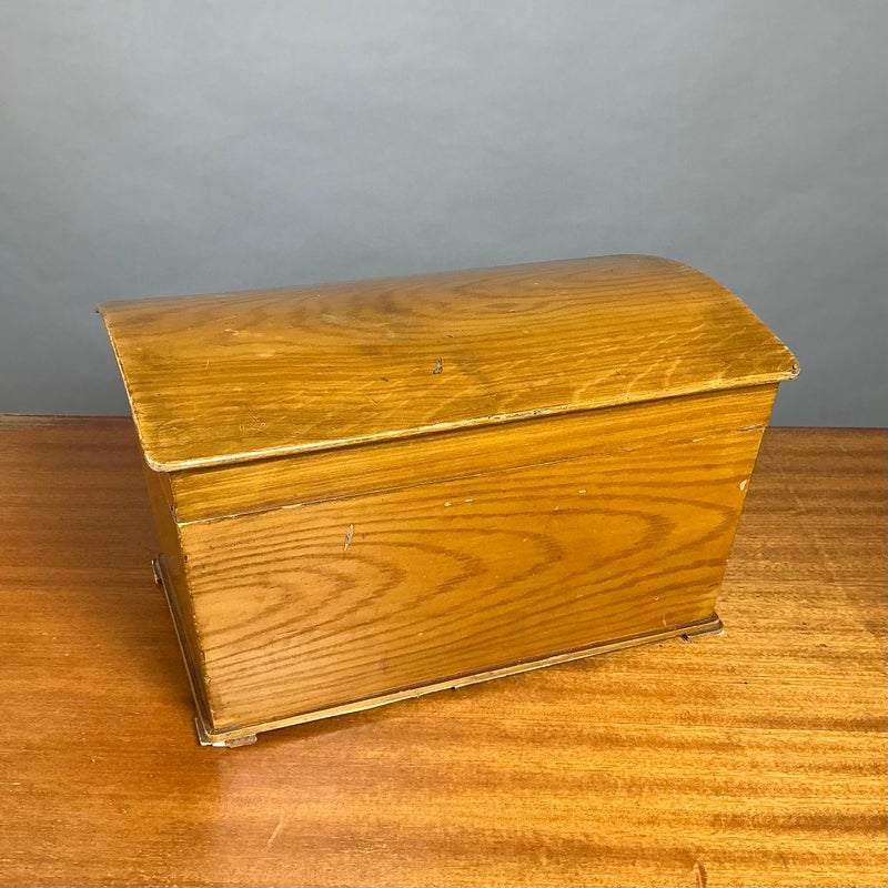 Ompelutarvike arkku, 1900-luvun puoliv&auml;li