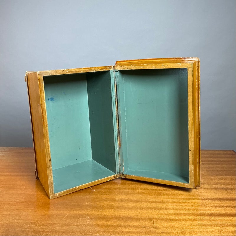 Ompelutarvike arkku, 1900-luvun puoliv&auml;li